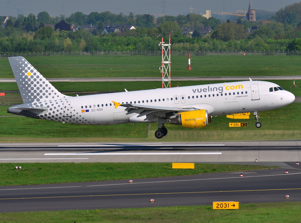 EC-KDX - A320-216 - Vueling - DUS - 06-05-2013
