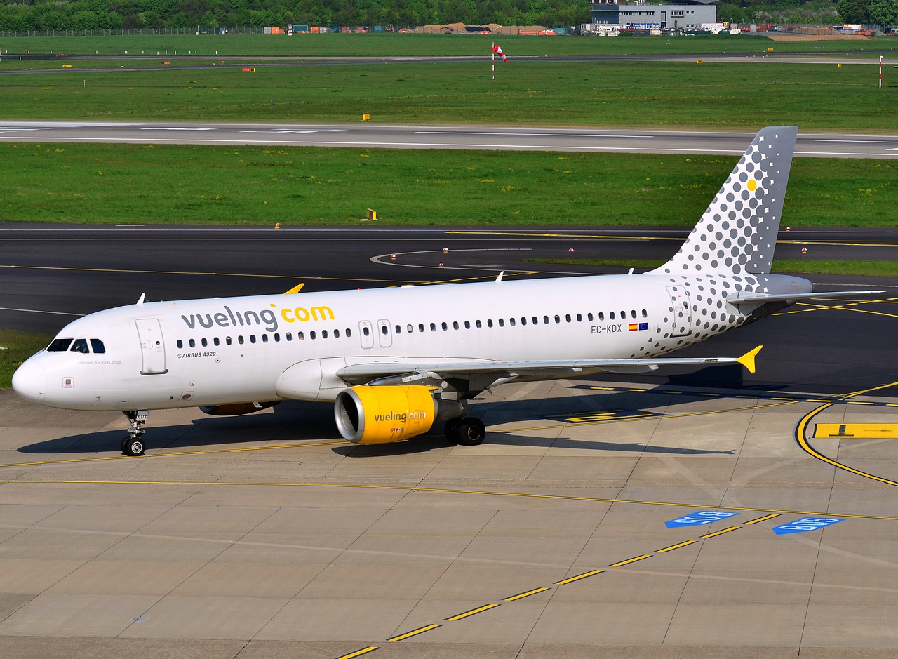 EC-KDX - A320-216 - Vueling - DUS - 06-05-2013b