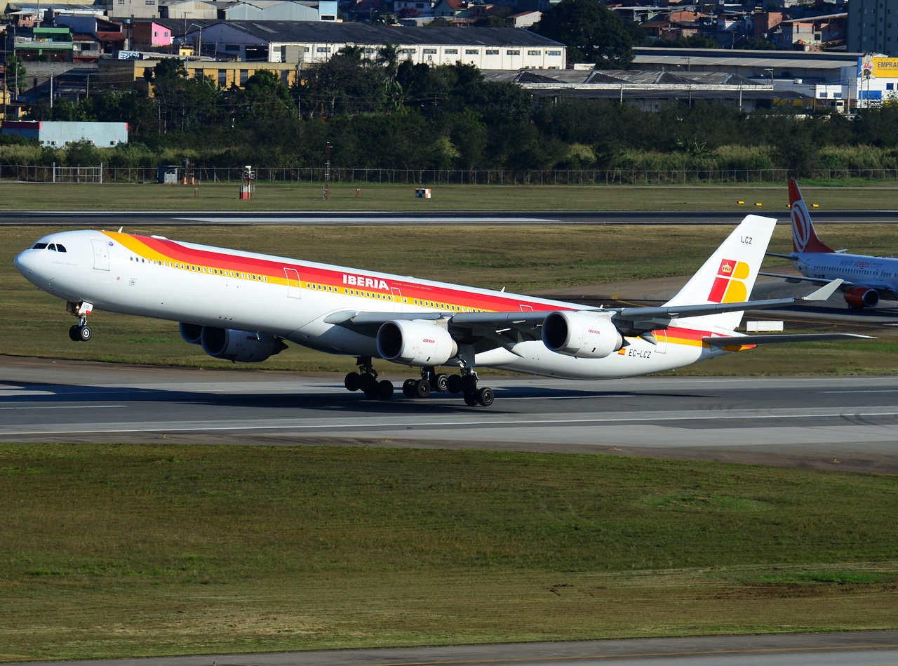 EC-LCZ - A340-642 - Iberia - GRU - 07-06-2013