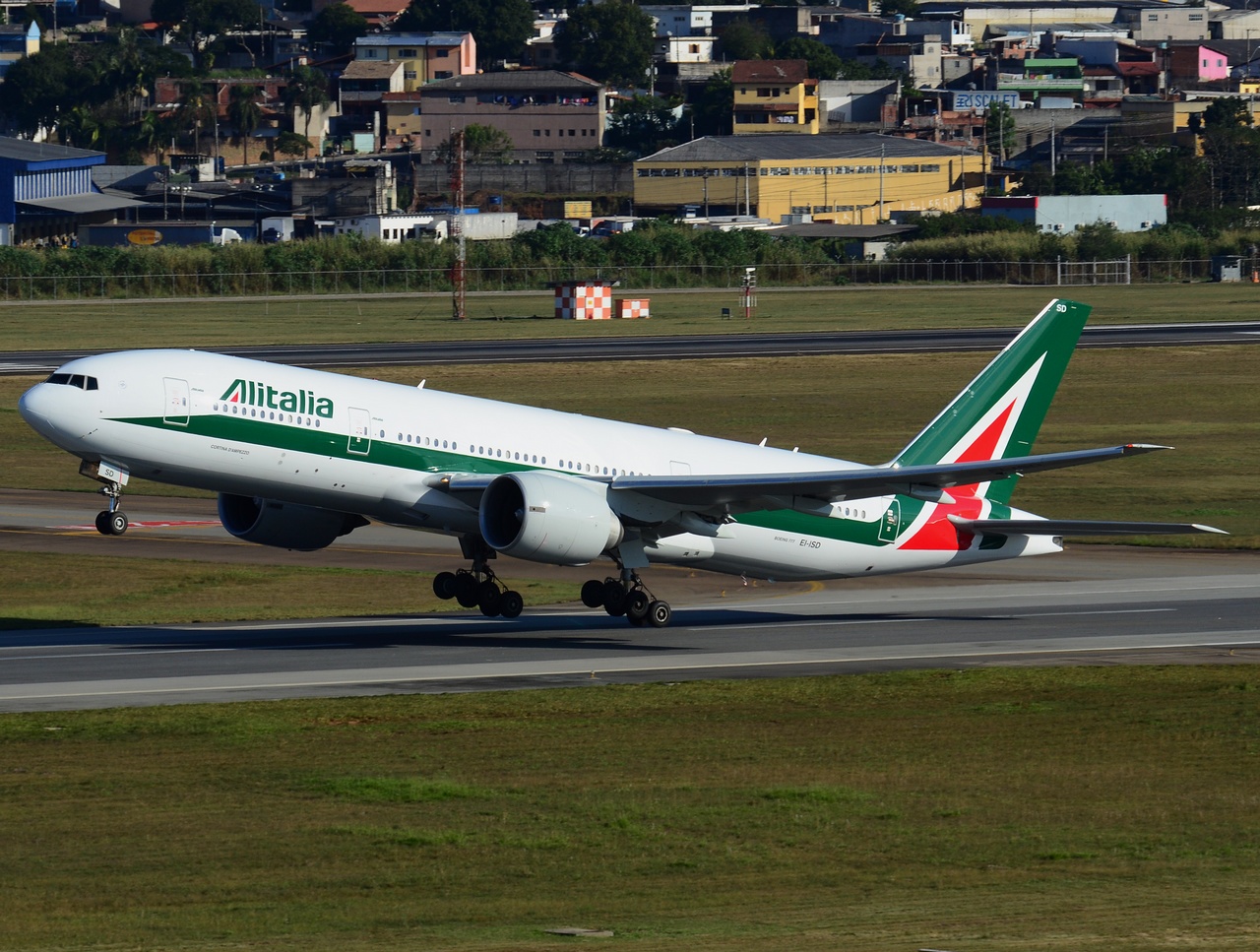 EI-ISD - 777-243(ER) - Alitalia - GRU - 07-06-2013