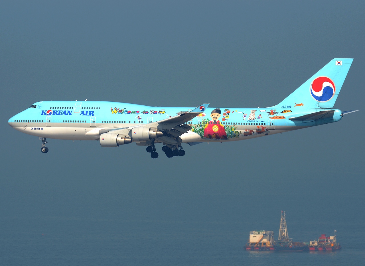 HL7495 - 747-4B5 - Korean Air Lines - HKG - 22-01-2013