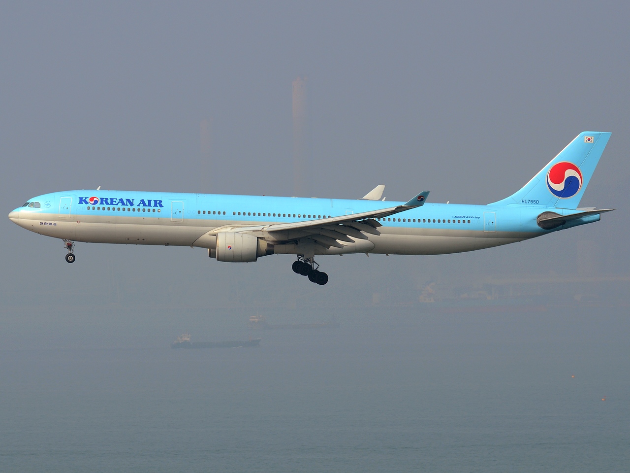 HL7550 - A330-322 - Korean Air Lines - HKG - 23-01-2013