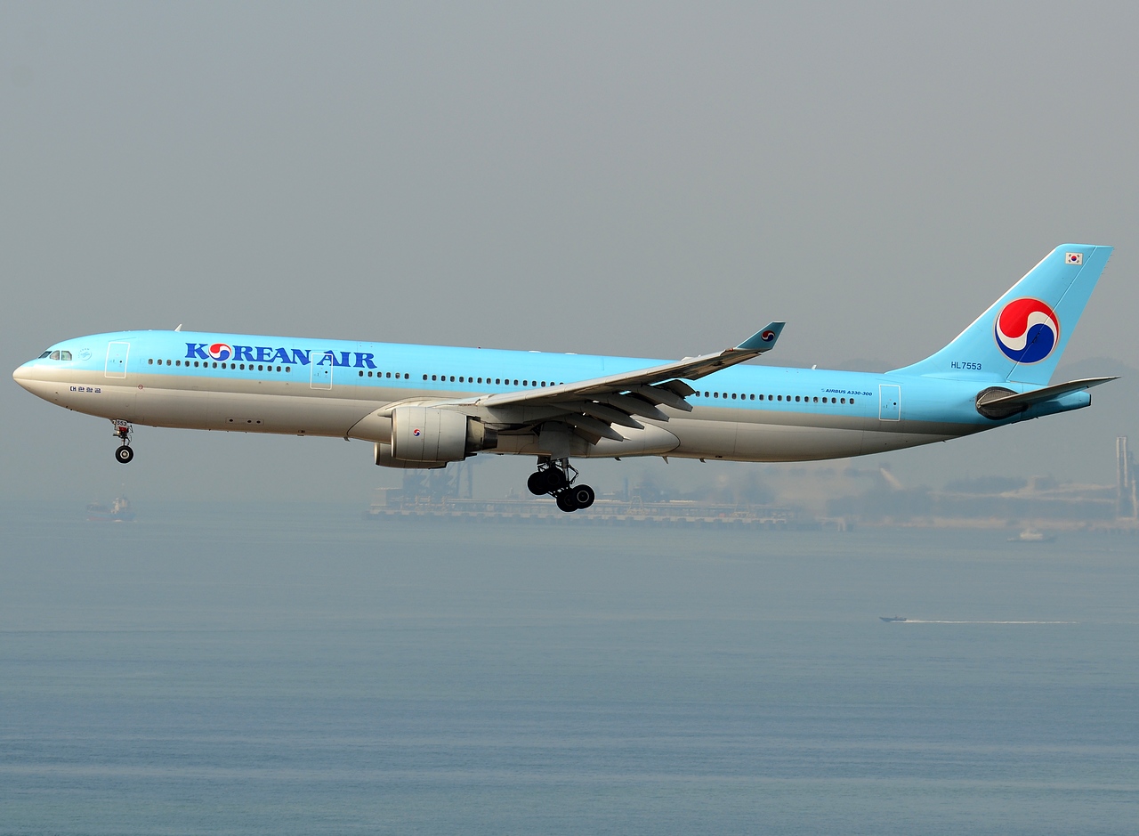 HL7553 - A330-323 - Korean Air Lines - HKG - 05-02-2013