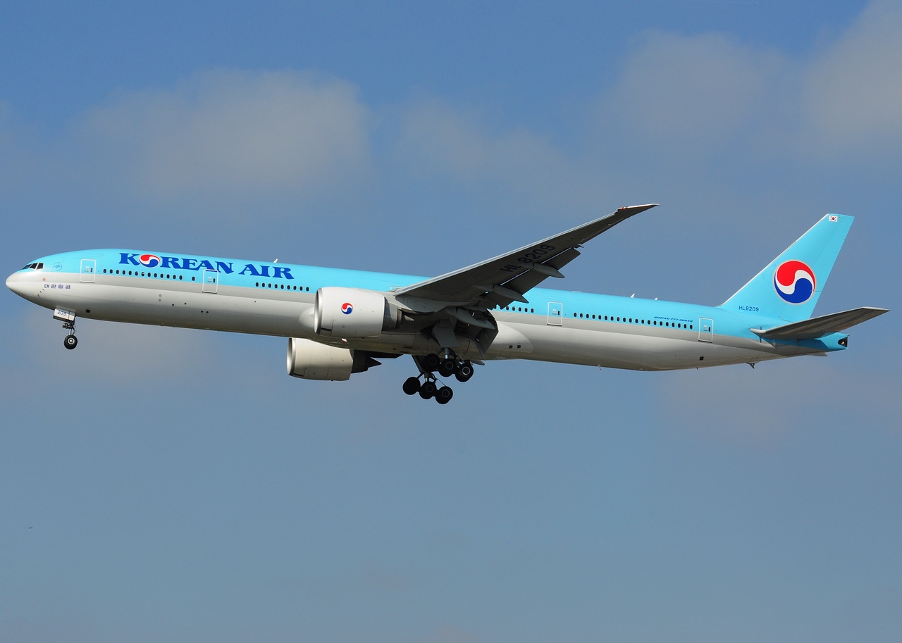 HL8209 - 777-3B5(ER) - Korean Air Lines - GRU - 07-06-2013