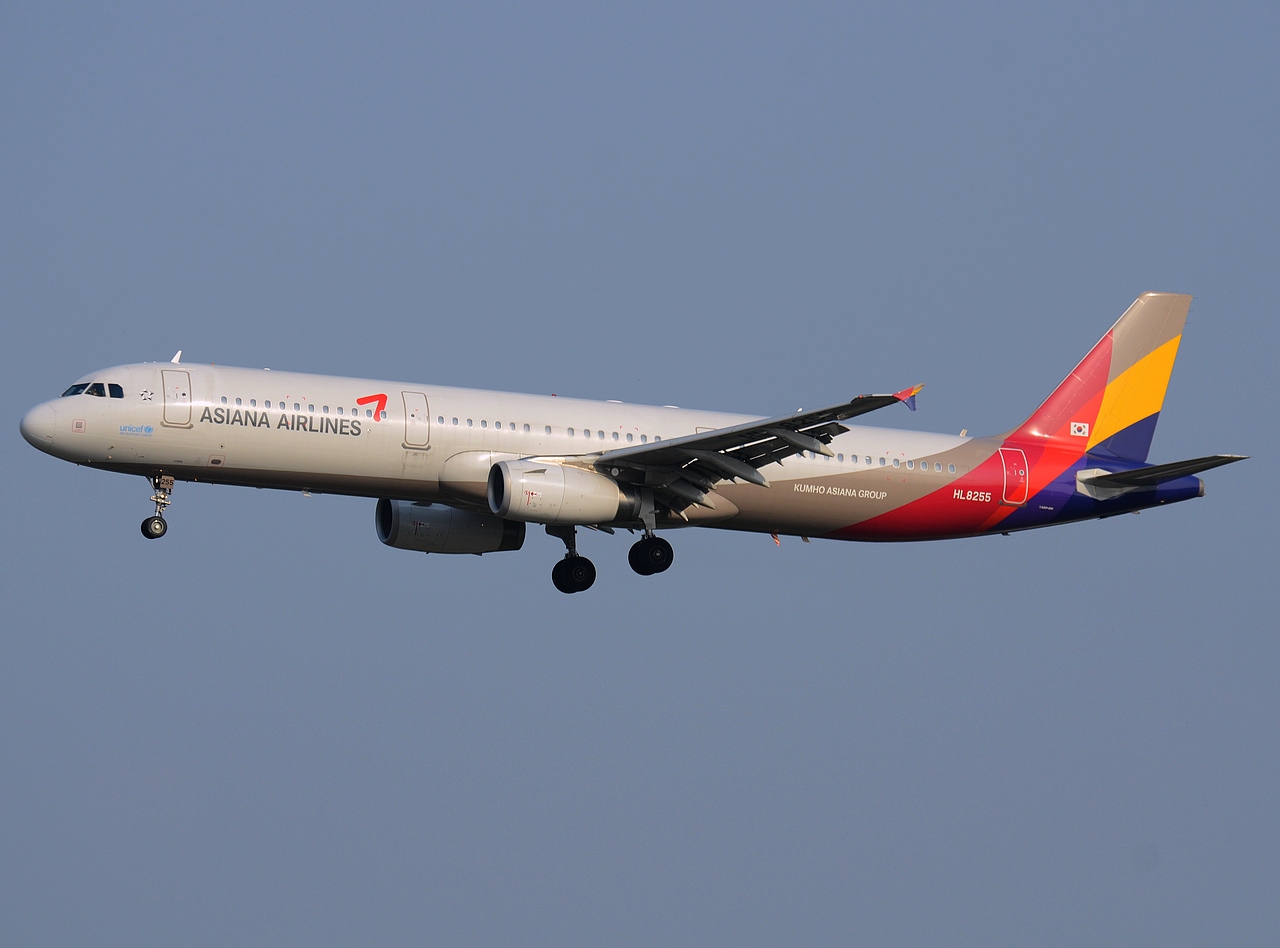 HL8255 - A321-231 - Asiana Airlines - PEK - 21-09-2013