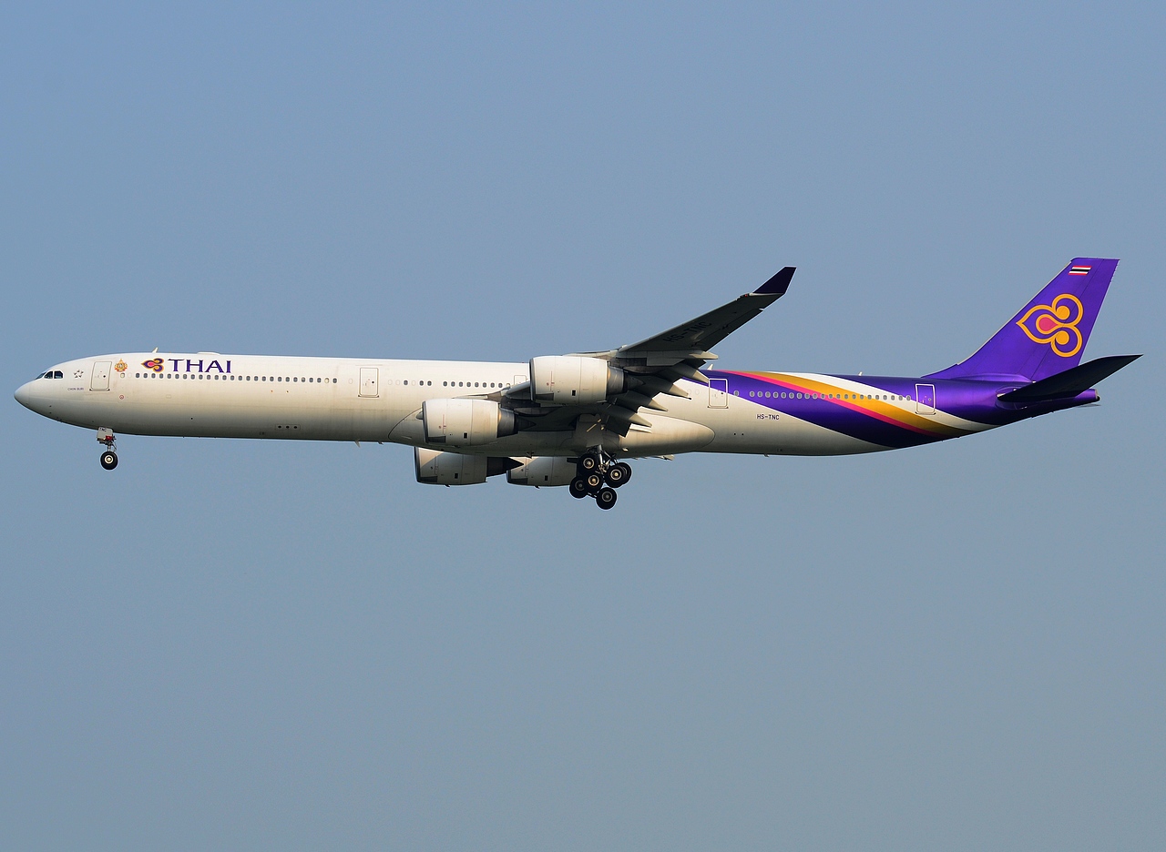 HS-TNC - A340-642 - Thai Airways International - BKK - 01-02-2013