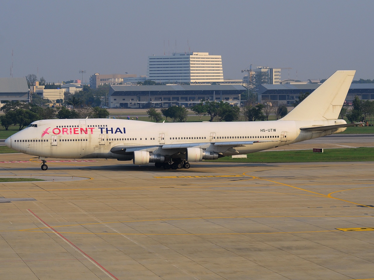 HS-UTW - 747-346 - Orient Thai Airlines - DMK - 04-02-2013