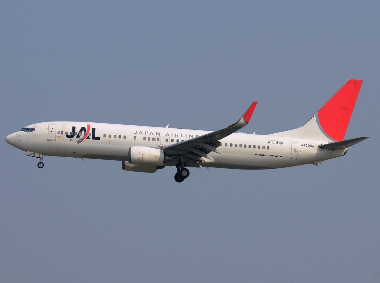 JA305J - 737-846(WL) - Japan Airlines - PEK - 21-09-2013