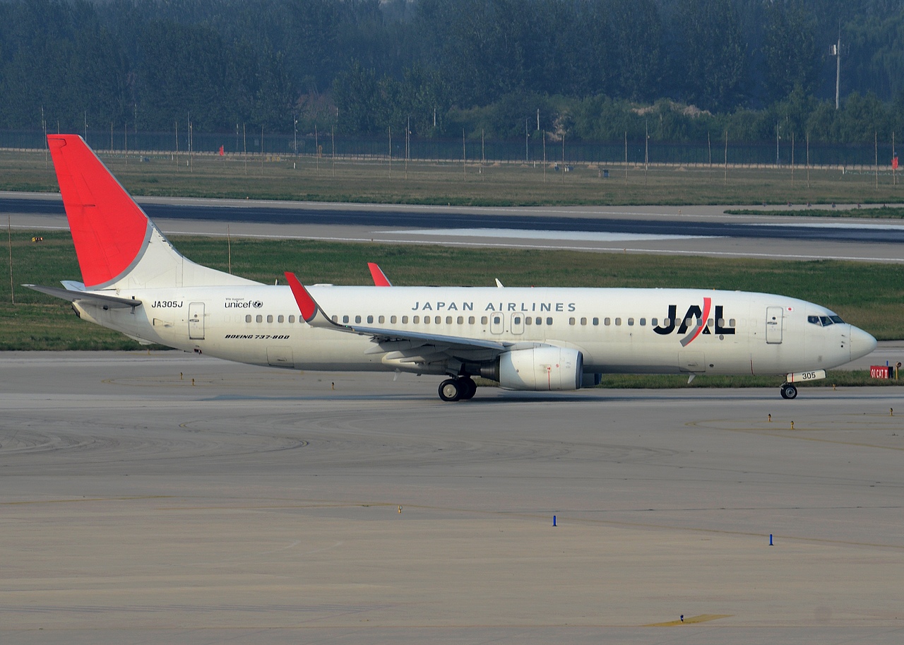 JA305J - 737-846(WL) - Japan Airlines - PEK - 21-09-2013b