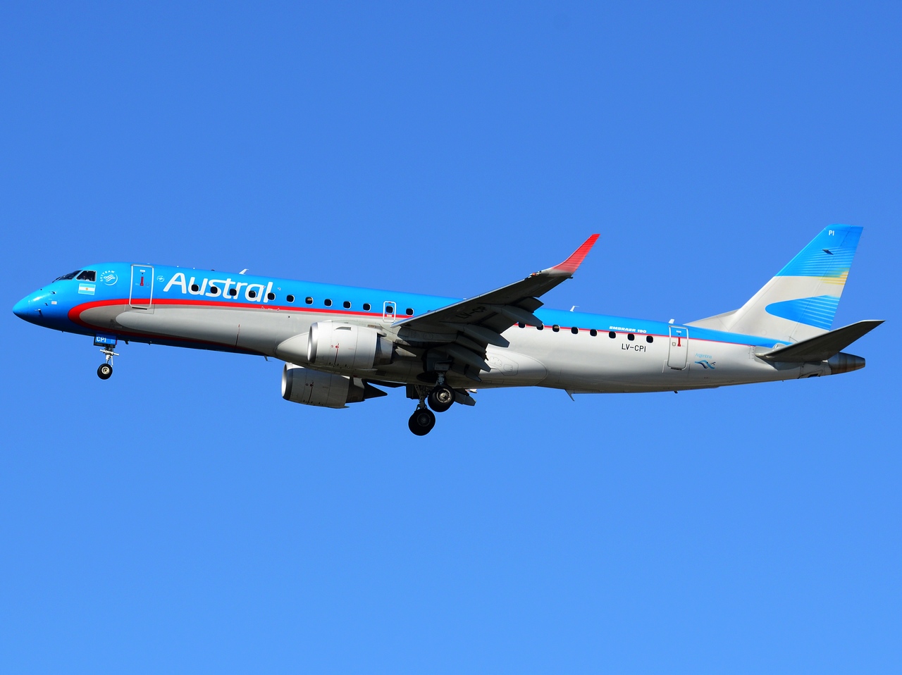 LV-CPI - ERJ-190-AR (ERJ-190-100 IGW) - Austral Lineas Aereas - GRU - 06-06-2013