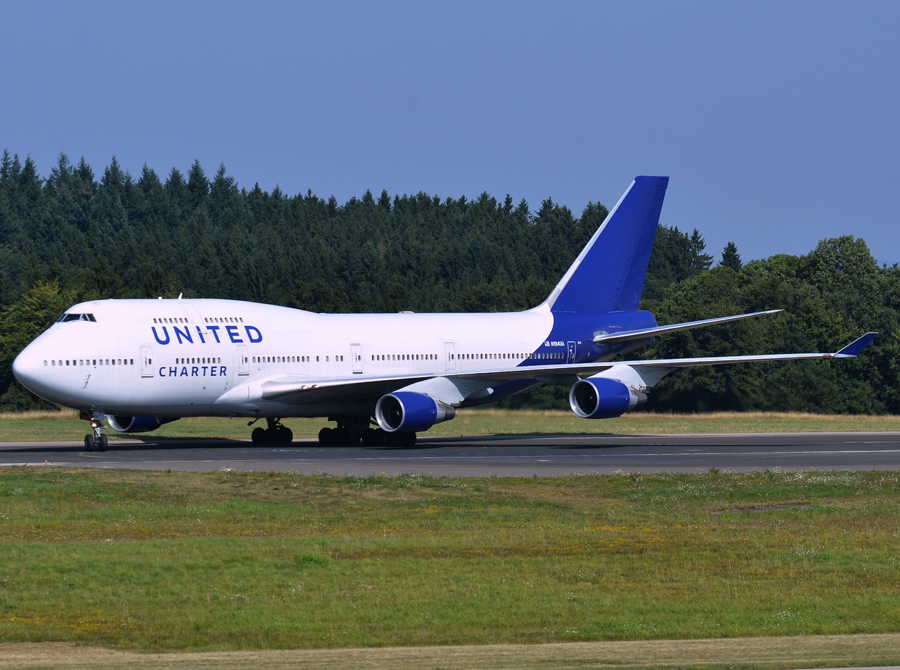N194UA - 747-422 - United Charters - HHN - 22-08-2013b