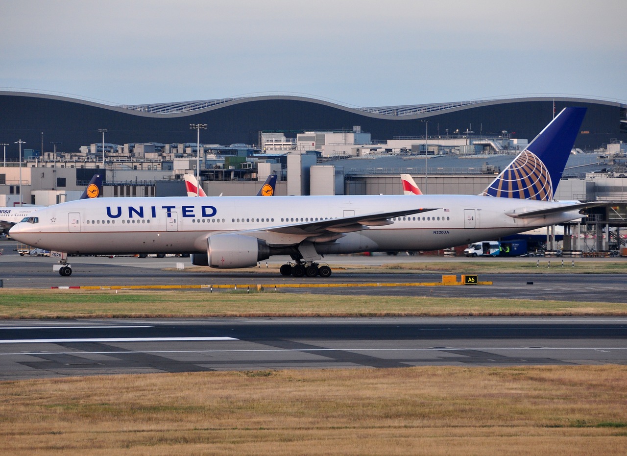 N220UA - 777-222(ER) - United Airlines - LHR - 11-07-2013