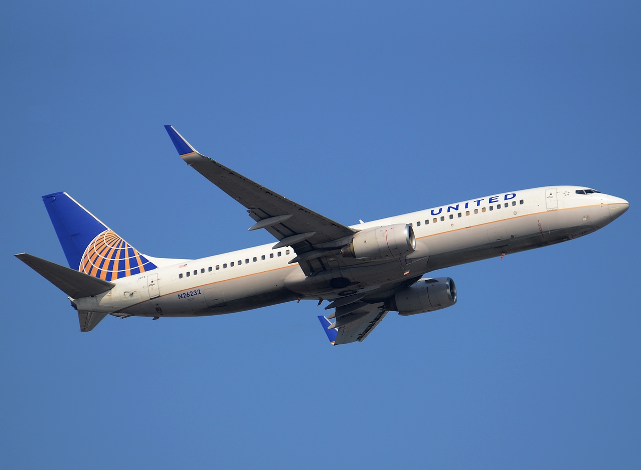 N26232 - 737-824(WL) - United Airlines - HKG - 25-01-2013