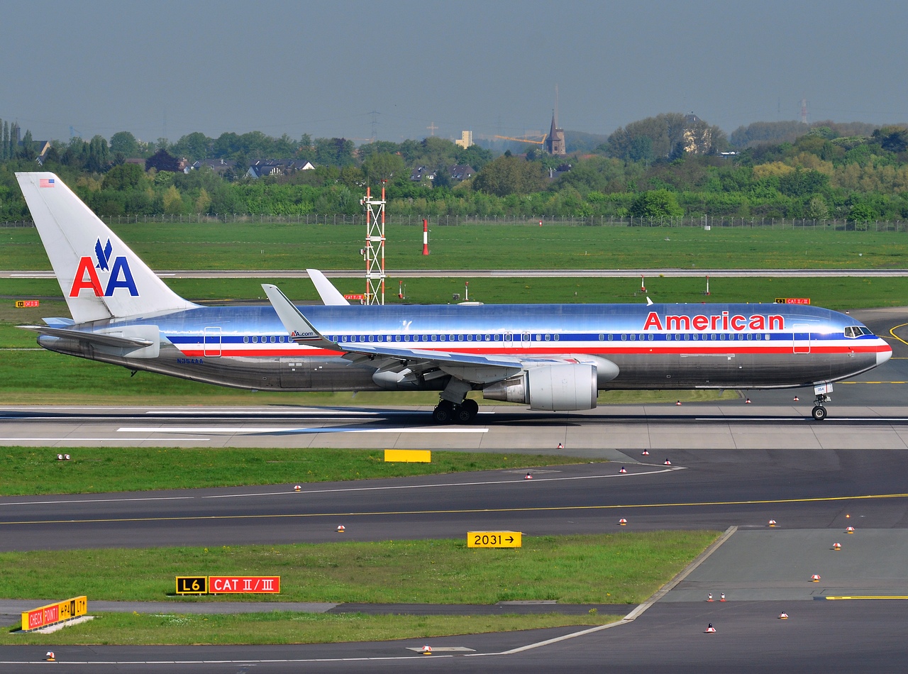 N354AA - 767-323(ER)(WL) - American Airlines - DUS - 06-05-2013