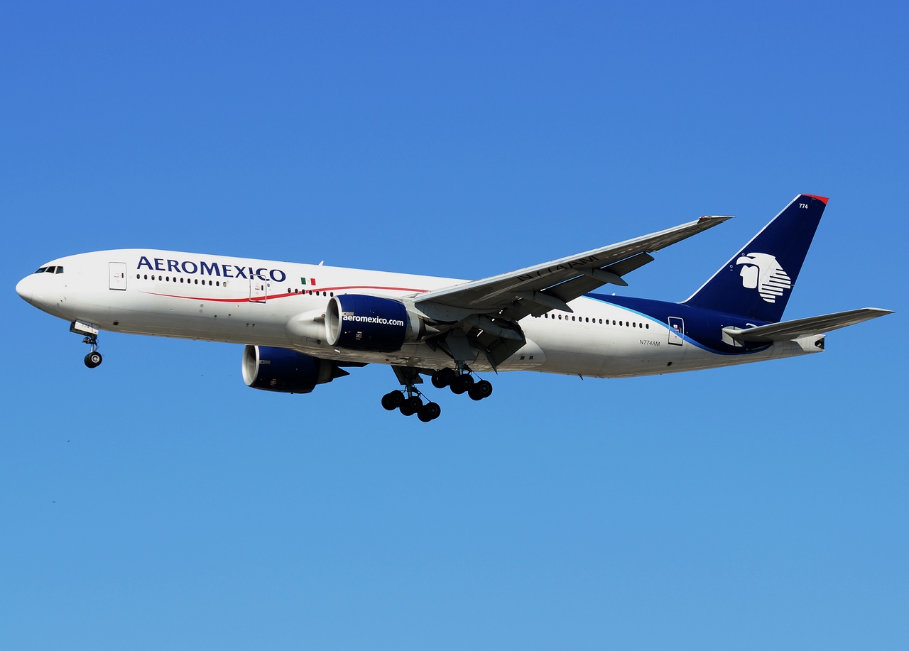 N774AM - 777-2Q8(ER) - Aeromexico - GRU - 05-06-2013b