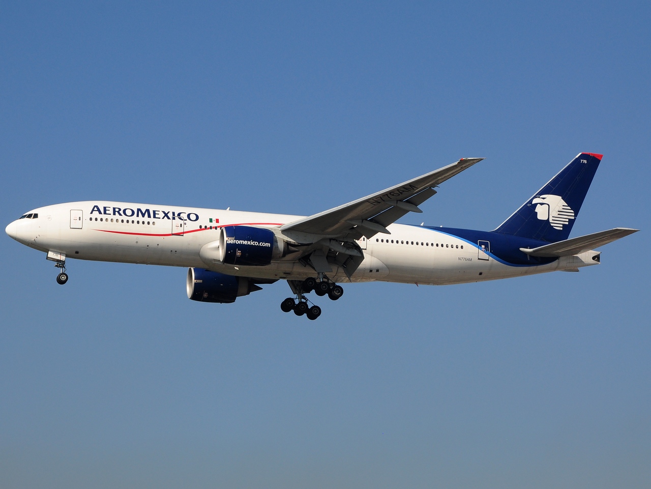 N776AM - 777-2Q8(ER) - Aeromexico - GRU - 07-06-2013