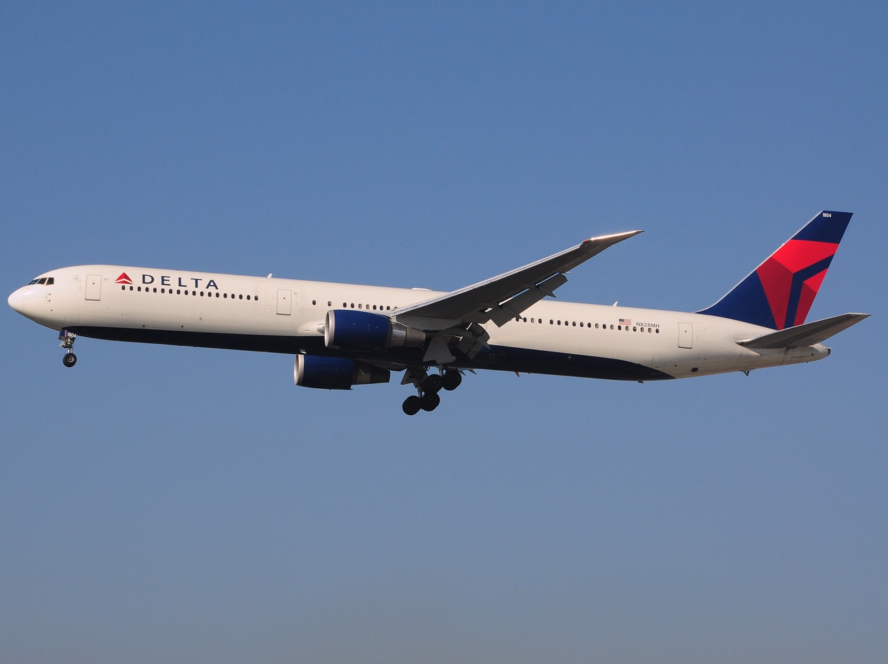 N828MH - 767-432(ER) - Delta Air Lines - GRU - 07-06-2013