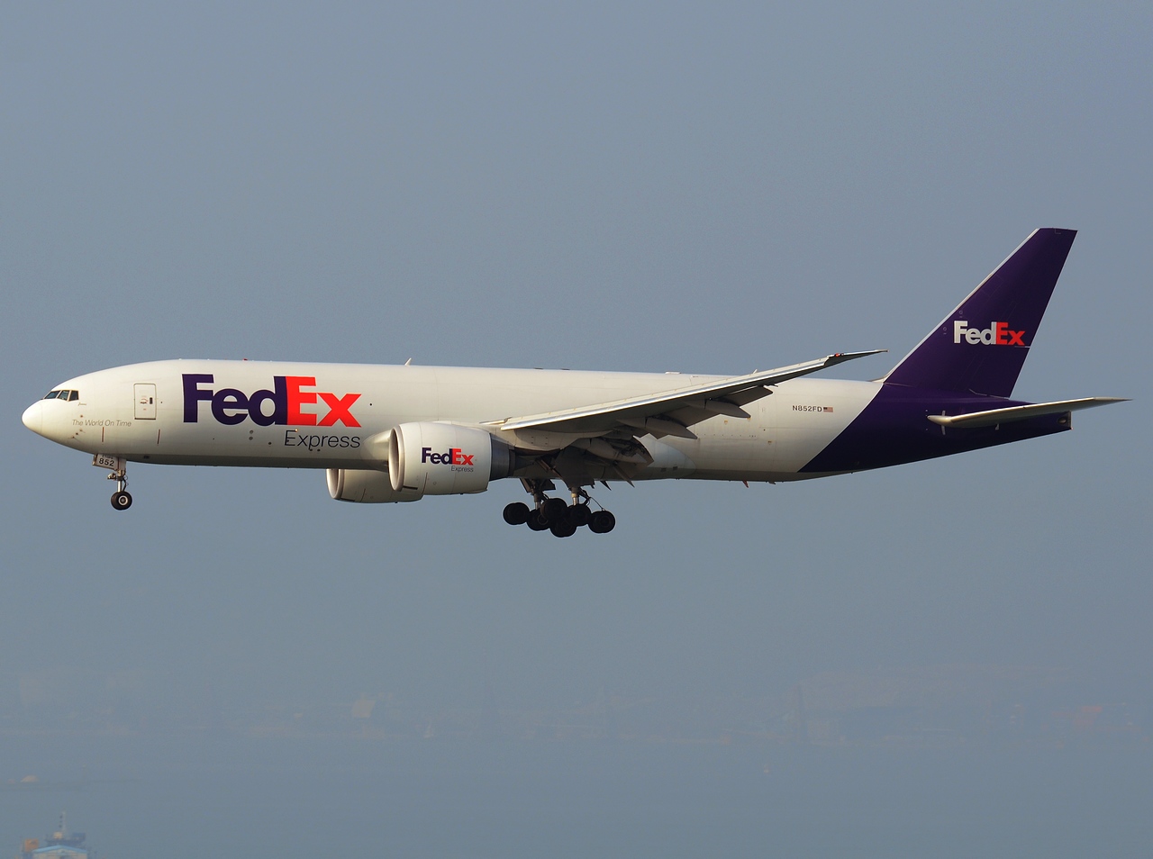 N852FD - 777-FS2 - Federal Express (FedEx) - HKG - 05-02-2013