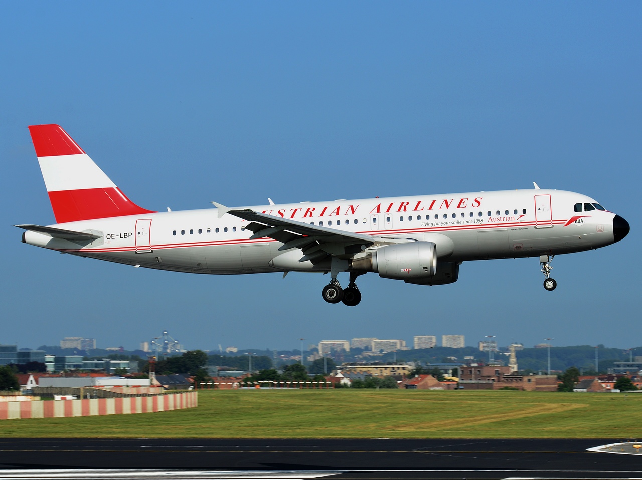 OE-LBP - A320-214 - Austrian Airlines - BRU - 10-07-2013