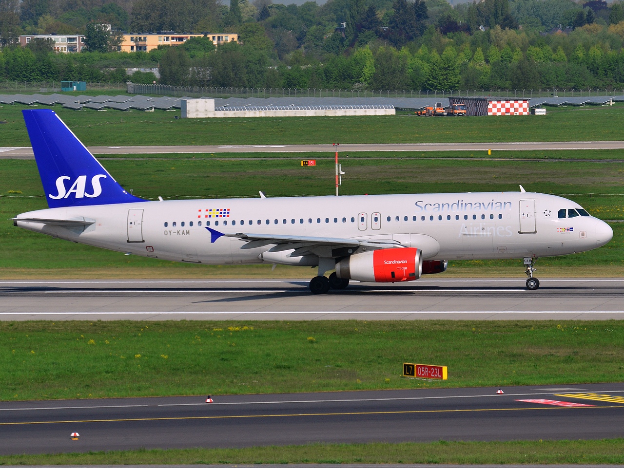OY-KAM - A320-232 - SAS Scandinavian Airlines - DUS - 06-05-2013b