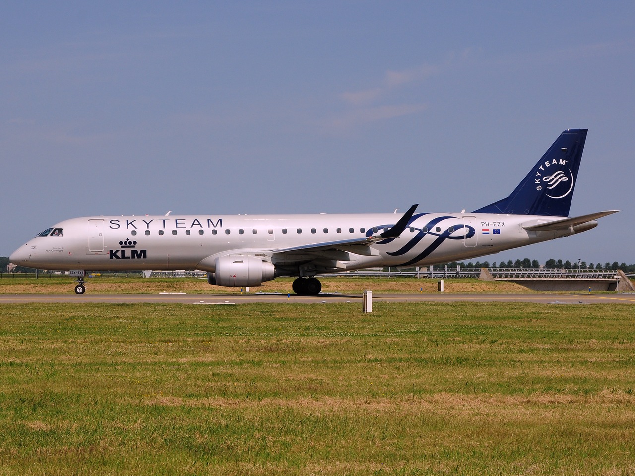 PH-EZX - ERJ-190STD (ERJ-190-100) - KLM Cityhopper - AMS - 07-07-2013