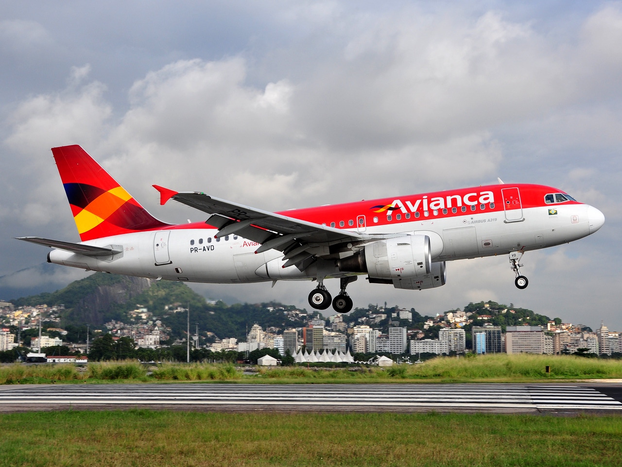 PR-AVD - A319-115 - Avianca Brasil - SDU - 04-06-2013