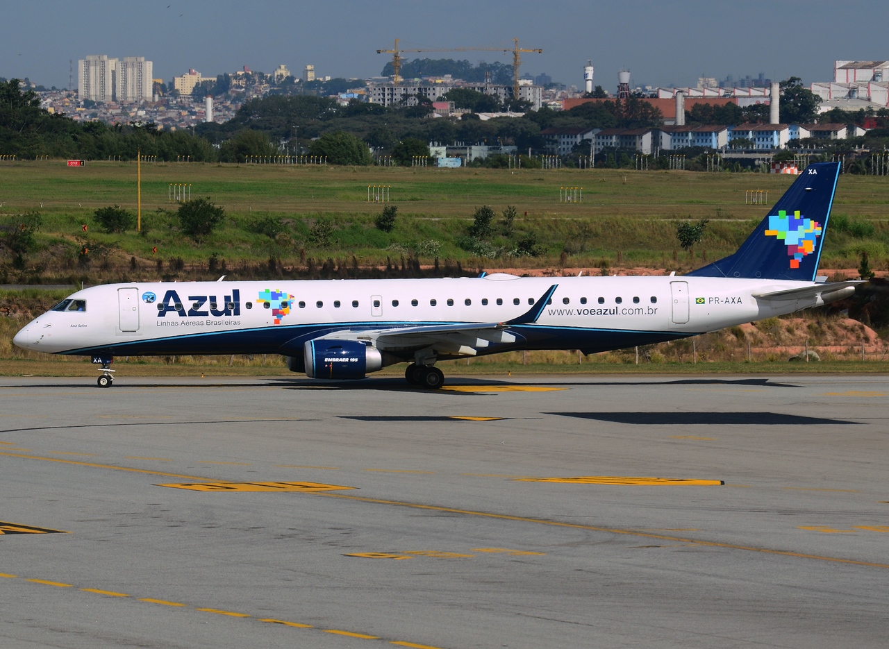 PR-AXA - ERJ-195AR (ERJ-190-200 IGW) - AZUL Linhas Aereas Brasileiras - GRU - 07-06-2013
