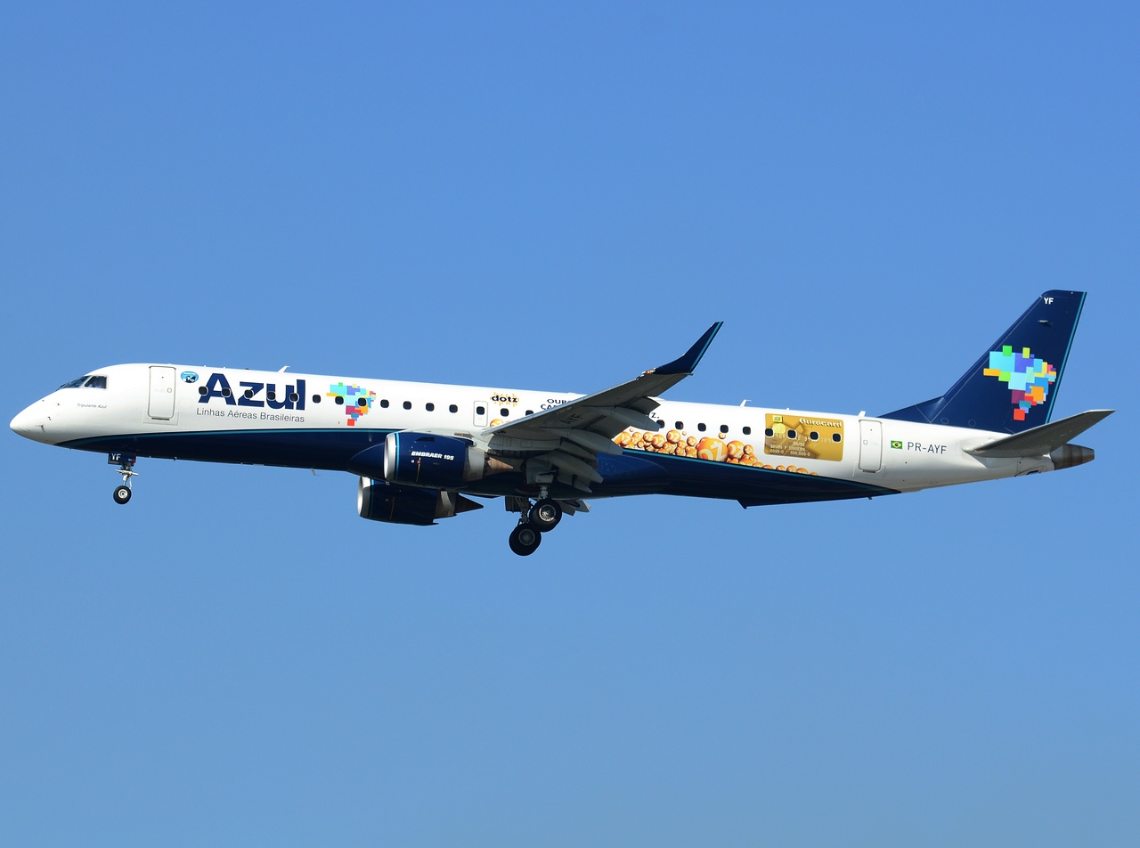 PR-AYF - ERJ-195-AR (ERJ-190-200 IGW) - AZUL Linhas Aereas Brasileiras - GRU - 07-06-2013