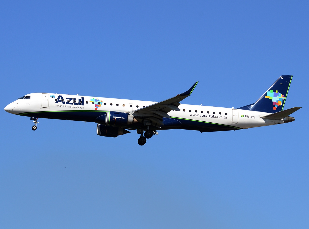 PR-AYJ - ERJ-195-AR (ERJ-190-200 IGW) - AZUL Linhas Aereas Brasileiras - GRU - 05-06-2013