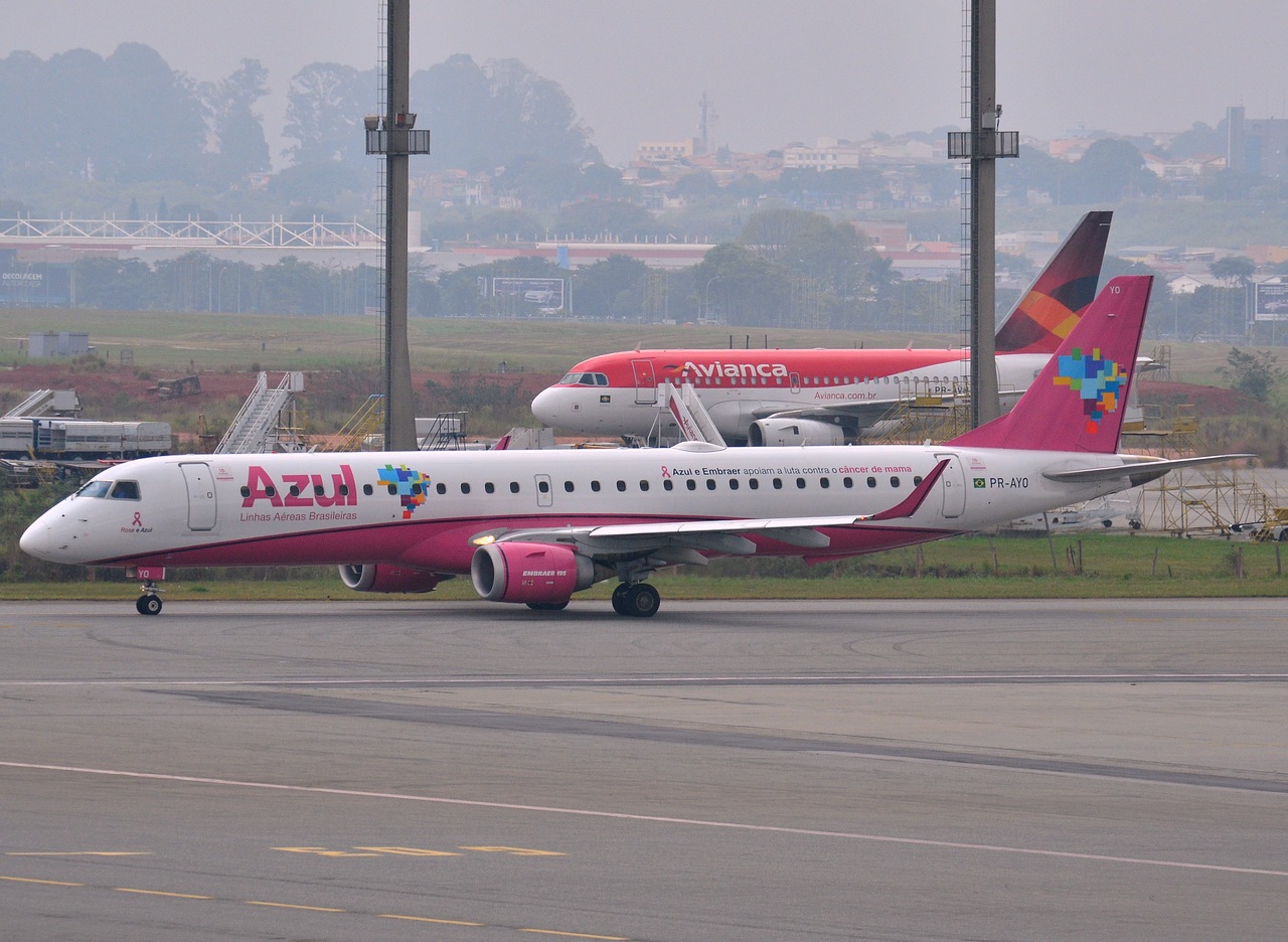 PR-AYO - ERJ-195AR (ERJ-190-200 IGW) - AZUL Linhas Aereas Brasileiras - GRU - 05-06-2013b