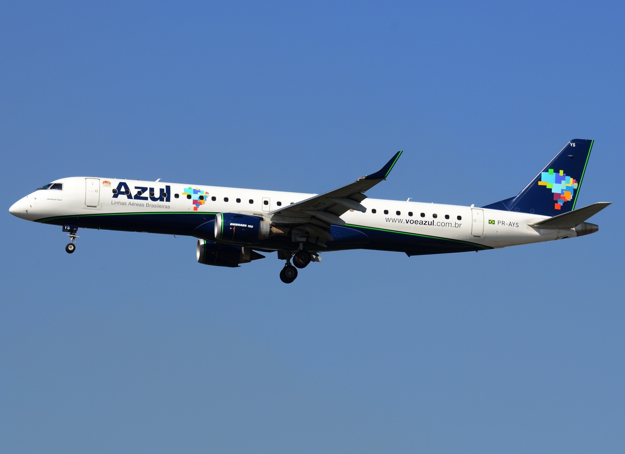 PR-AYS - ERJ-195AR (ERJ-190-200 IGW) - AZUL Linhas Aereas Brasileiras - GRU - 07-06-2013b