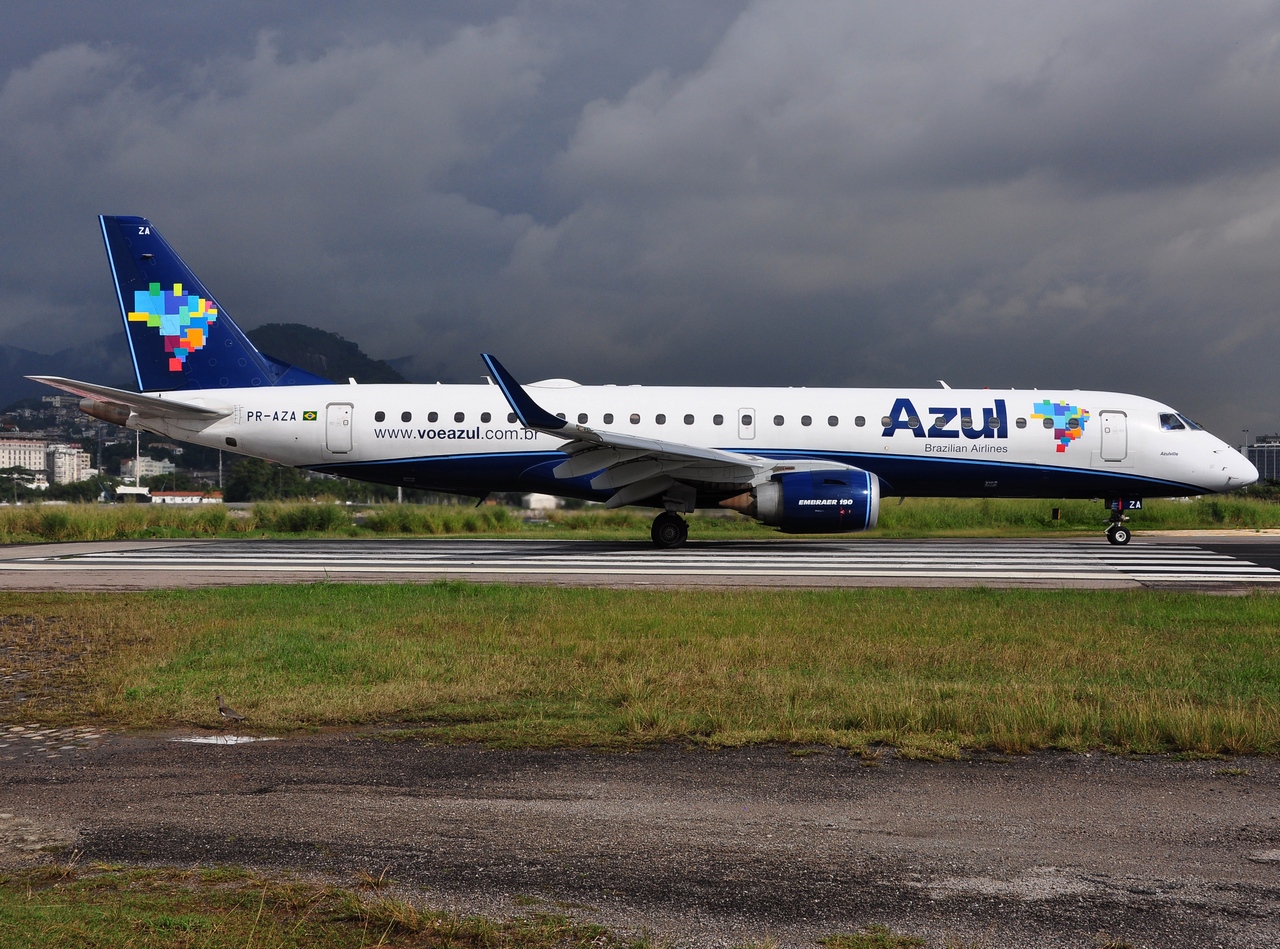PR-AZA - ERJ-190AR (ERJ-190-100 IGW) - AZUL Linhas Aereas Brasileiras - SDU - 04-06-2013d
