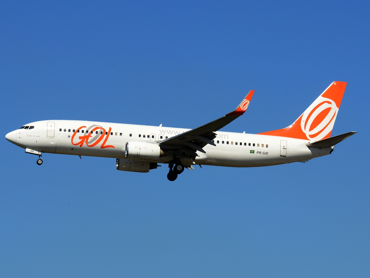 PR-GIE - 737-8BK(WL) - GOL _ Linhas Aereas Inteligentes - GRU - 05-06-2013
