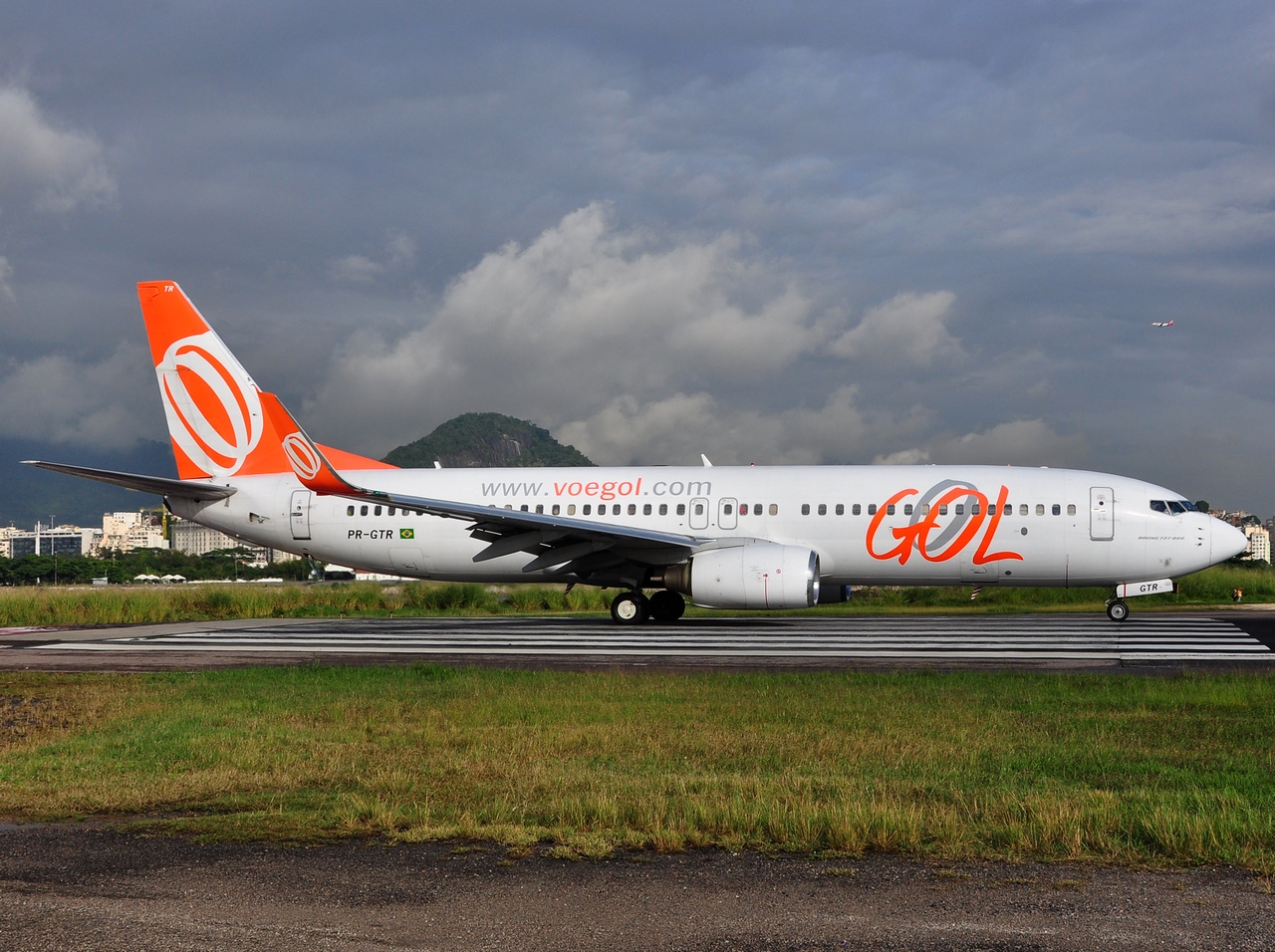 PR-GTR - 737-8EH(WL) - GOL _ Linhas Aereas Inteligentes - SDU - 04-06-2013b