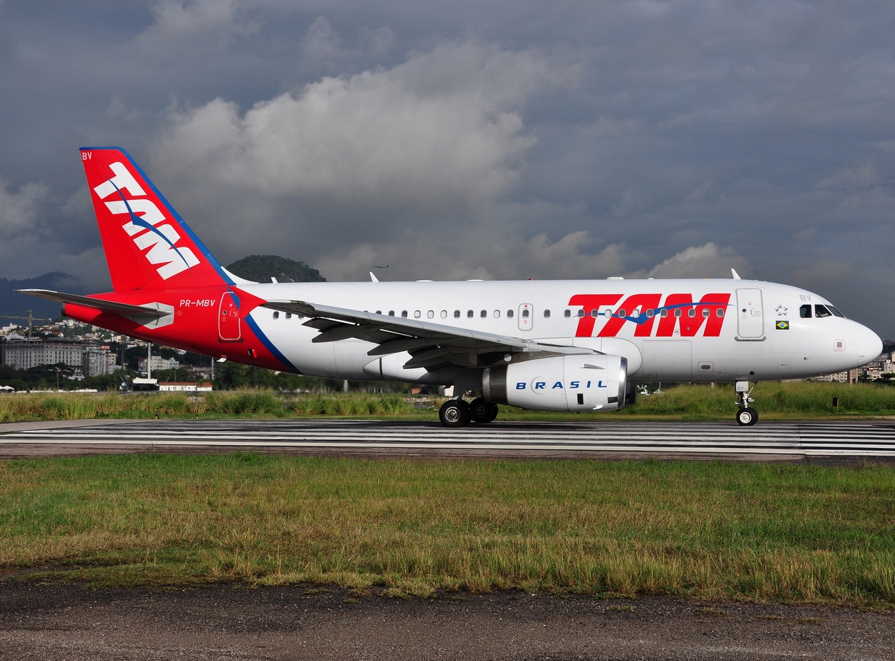 PR-MBV - A319-132 - TAM Linhas Aereas - SDU - 04-06-2013c