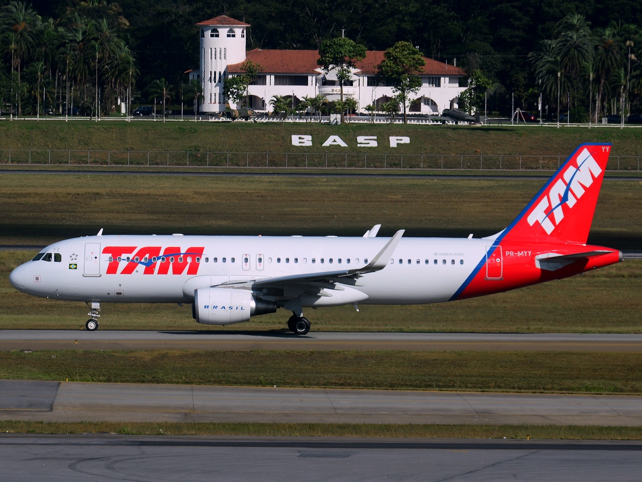 PR-MYY - A320-214(WL) - TAM Linhas Aereas - GRU - 06-06-2013