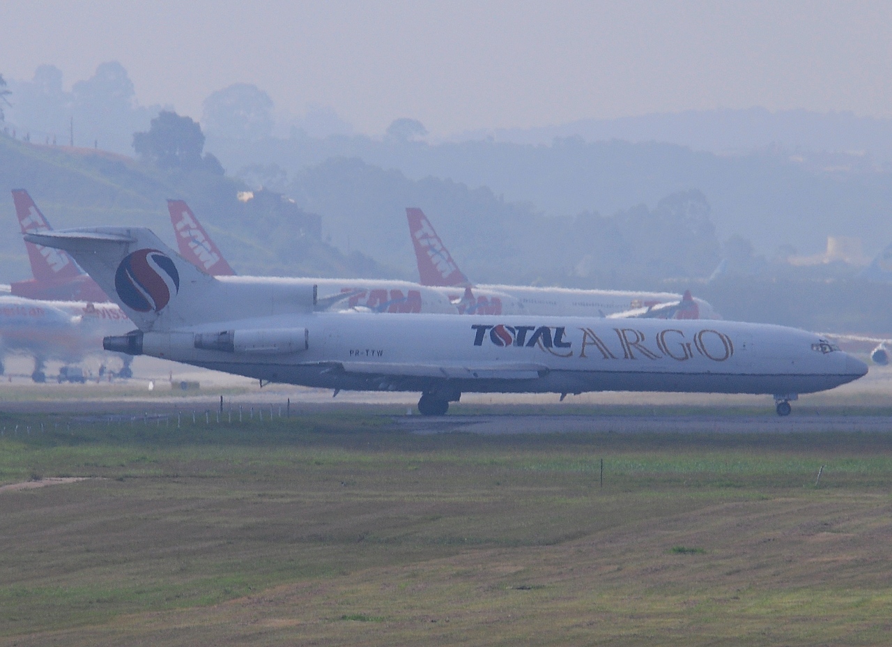 PR-TTW - 727-225 - Total Linhas Aereas - GRU - 07-06-2013