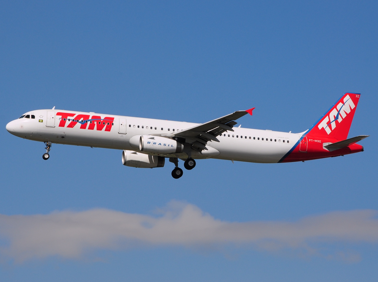 PT-MXE - A321-231 - TAM Linhas Aereas - GRU - 06-06-2013