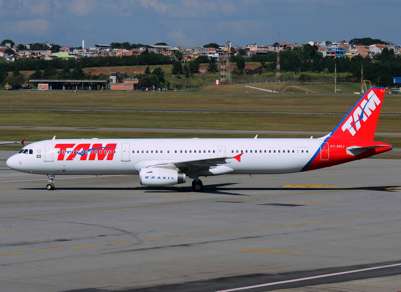 PT-MXJ - A321-231(WL) - TAM Linhas Aereas - GRU - 06-06-2013