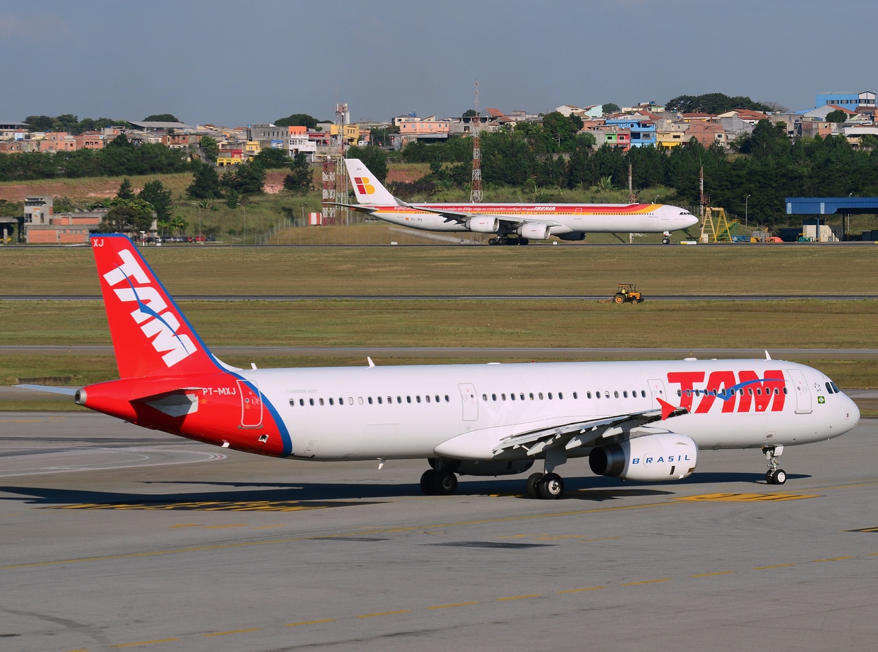 PT-MXJ - A321-231(WL) - TAM Linhas Aereas - GRU - 06-06-2013b
