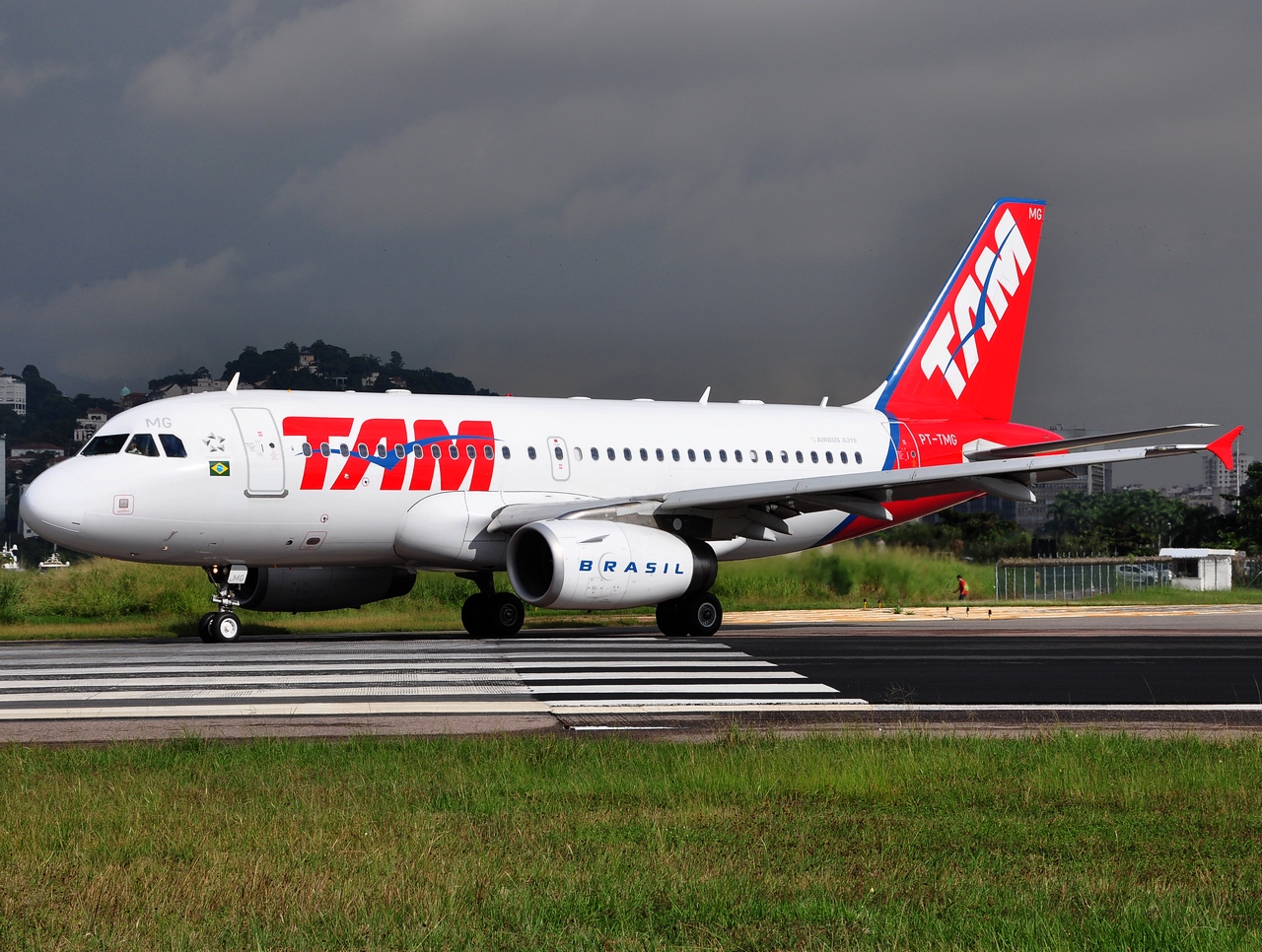 PT-TMG - A319-132 - TAM Linhas Aereas - SDU - 04-06-2013c