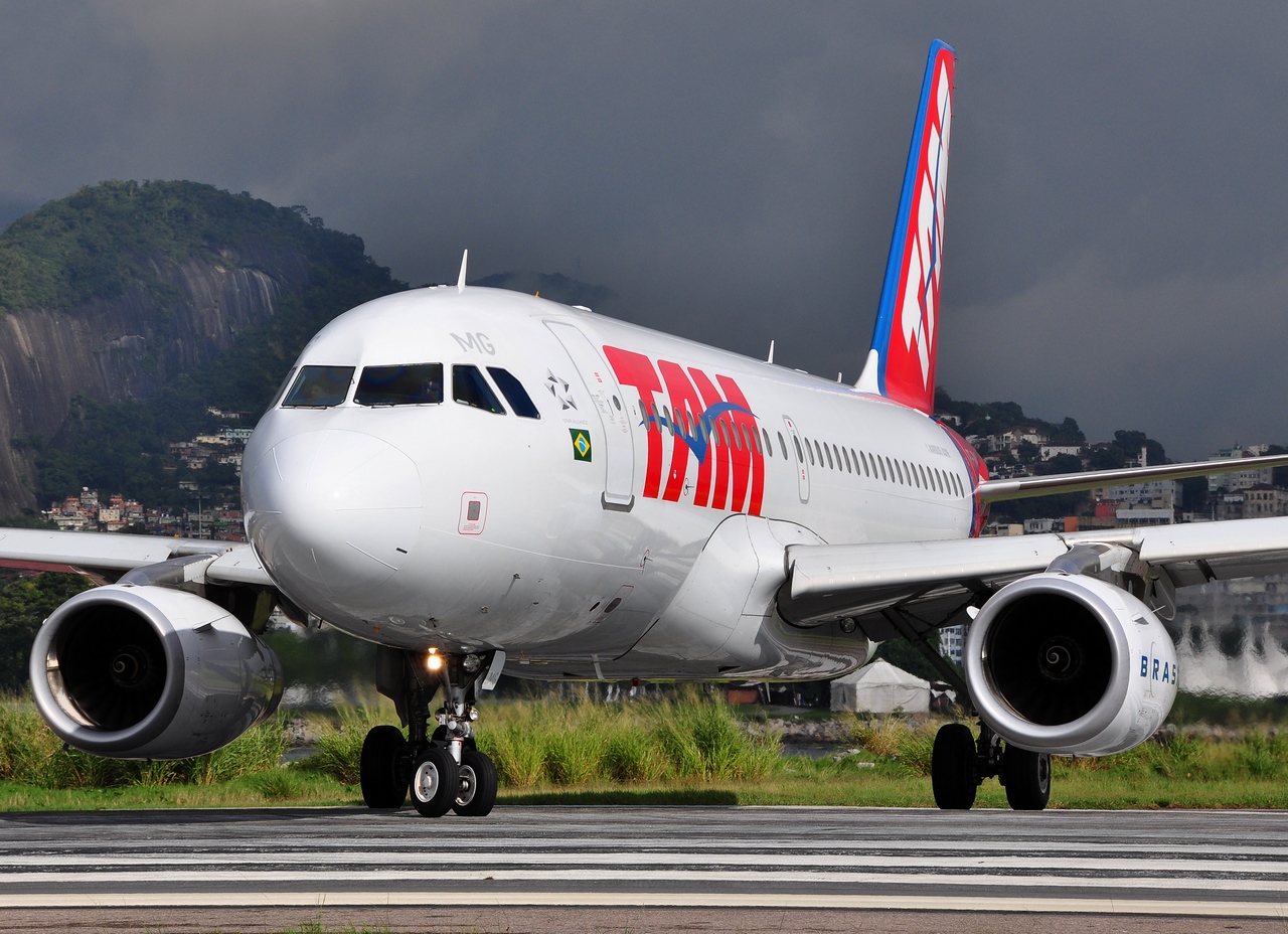 PT-TMG - A319-132 - TAM Linhas Aereas - SDU - 04-06-2013d