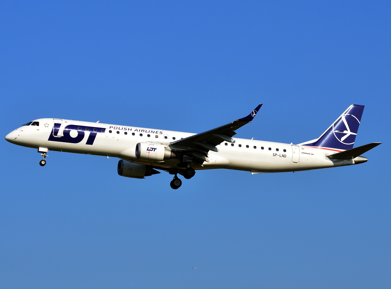 SP-LND - ERJ-195LR (ERJ-190-200 LR) - LOT _ Polish Airlines - BRU - 06-07-2013