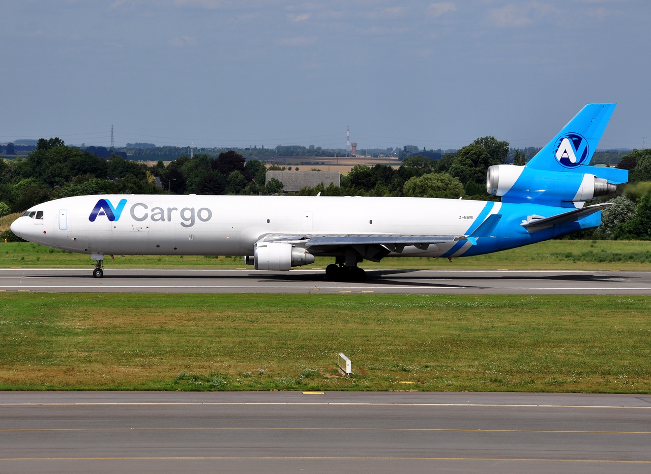 Z-BAM - MD-11F - A-V Cargo Airlines - LGG - 05-08-2013b