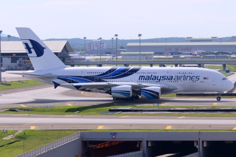 9M-MNC - A380-841 - Malaysia Airlines - KUL - 26-01-2013b