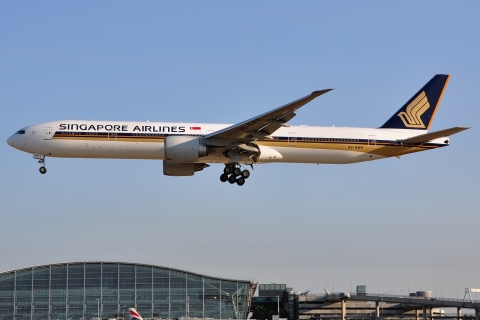 9V-SWE - 777-312(ER) - Singapore Airlines - LHR - 11-07-2013