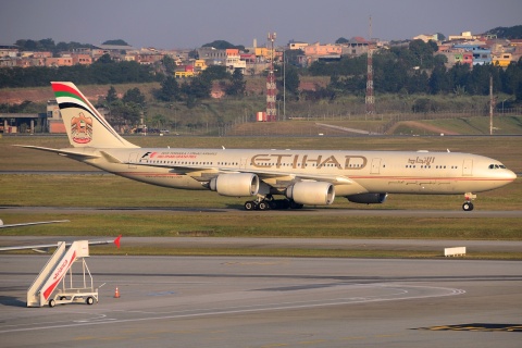 A6-EHA - A340-541 - Etihad Airways - GRU - 08-06-2013