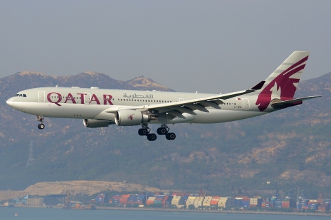 A7-AFM - A330-202 - Qatar Airways - HKG - 05-02-2013