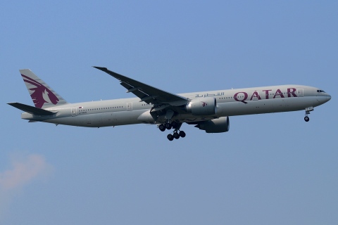 A7-BAS - 777-3DZ(ER) - Qatar Airways - BKK - 01-02-2013