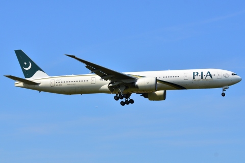 AP-BID - 777-340(ER) - PIA Pakistan International Airlines - LHR - 11-07-2013